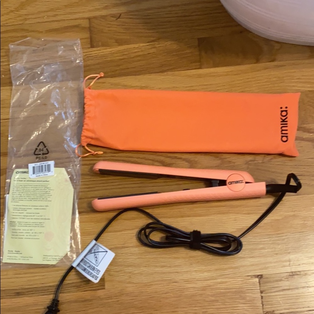 Amika Hair Straightener BRAND NEW